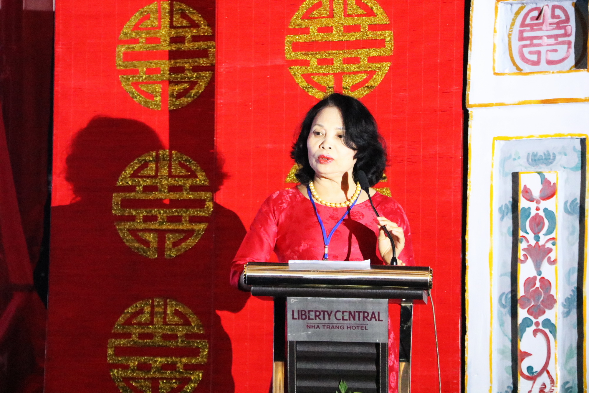 Chủ tịch Hiệp hội Khách sạn Việt Nam - Bà Đỗ Thị Hồng Xoan phát biểu tại hội nghị